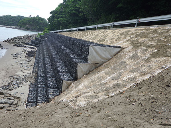 尾の崎海岸道路護岸工事2